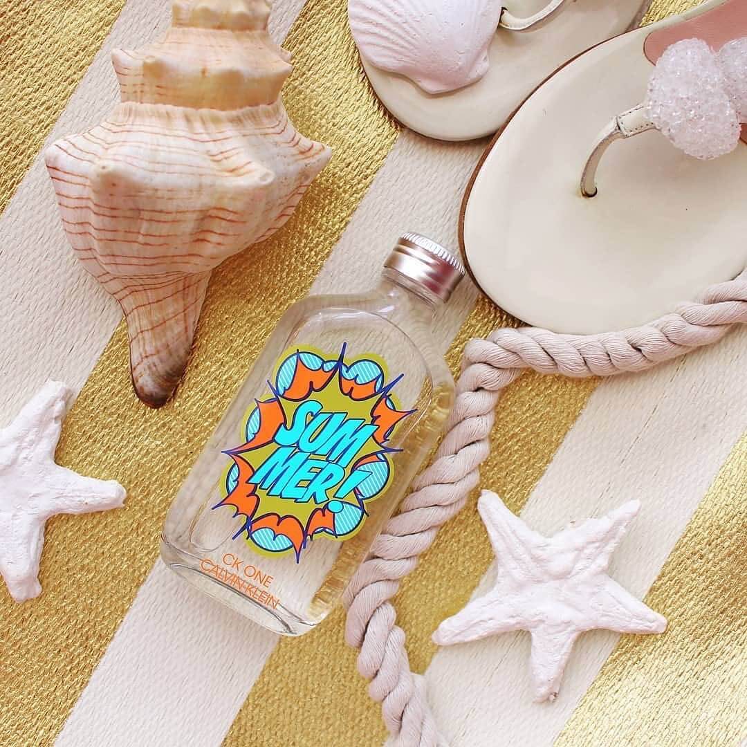 CK One Summer 2019 EDT Set 2 pcs. น้ำหอมสุดฮิตเซ็ตลิมิเต็ด ที่มีผู้ชื่นชอบจากทั่วทุกมุมโลก กลิ่นหอมสดชื่นเหมาะกับทั้งชายและหญิง