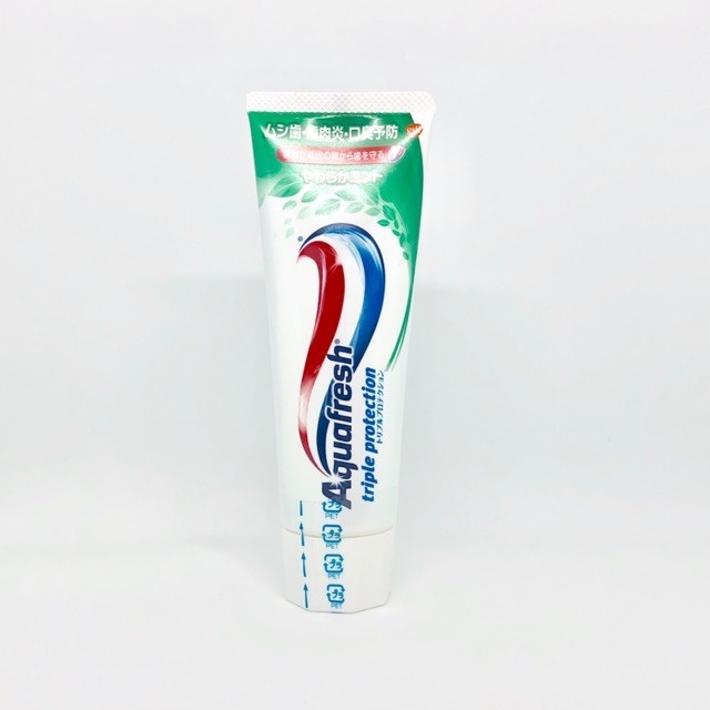 AQUAFRESH Triple Protection #soft mint 140g ยาสีฟันสูตรปกป้อง 3 ประสิทธิภาพ จากญี่ปุ่น ป้องกันโรคเหงือกอักเสบ เสริมโครงสร้างฟันและป้องกันฝันผุ ป้องกันกลิ่นปาก และช่วยให้ฟันขาวขึ้น