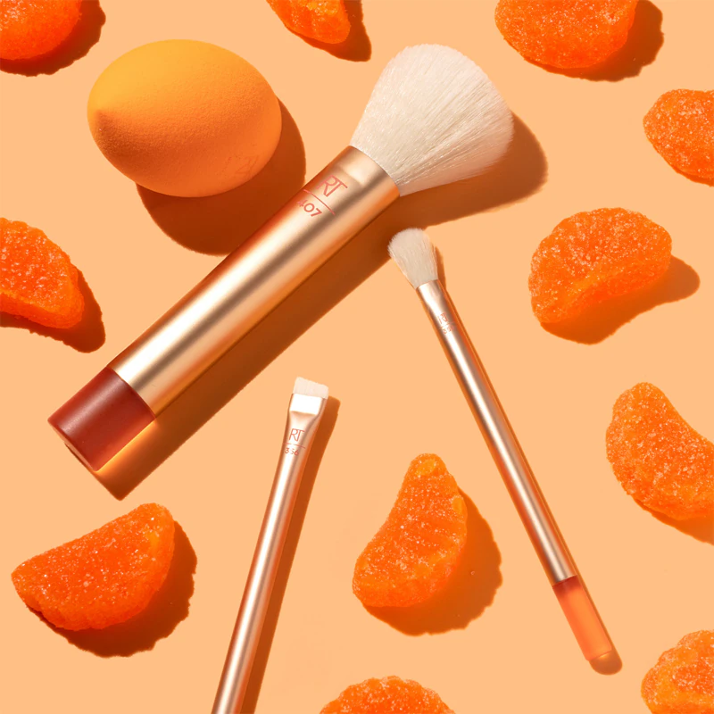 Real Techniques Orange Crush Midi Moment Brush 